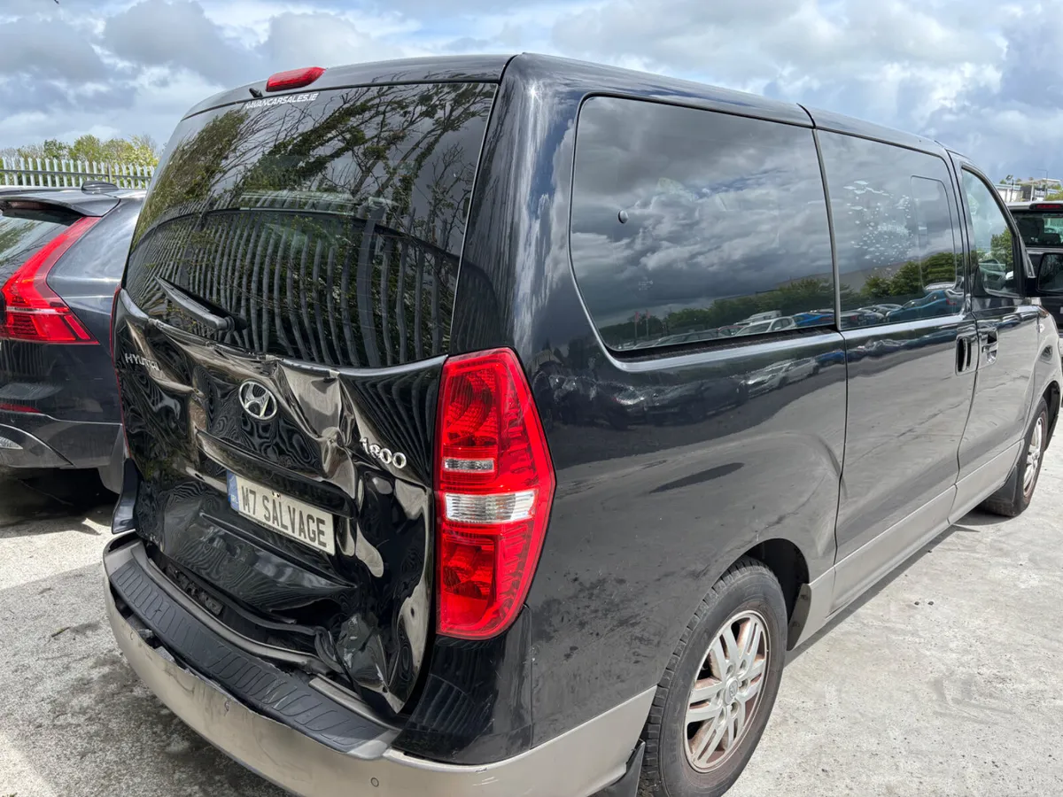 17 i800 2.5 Diesel 8 Seats 100k miles Drive home - Image 3