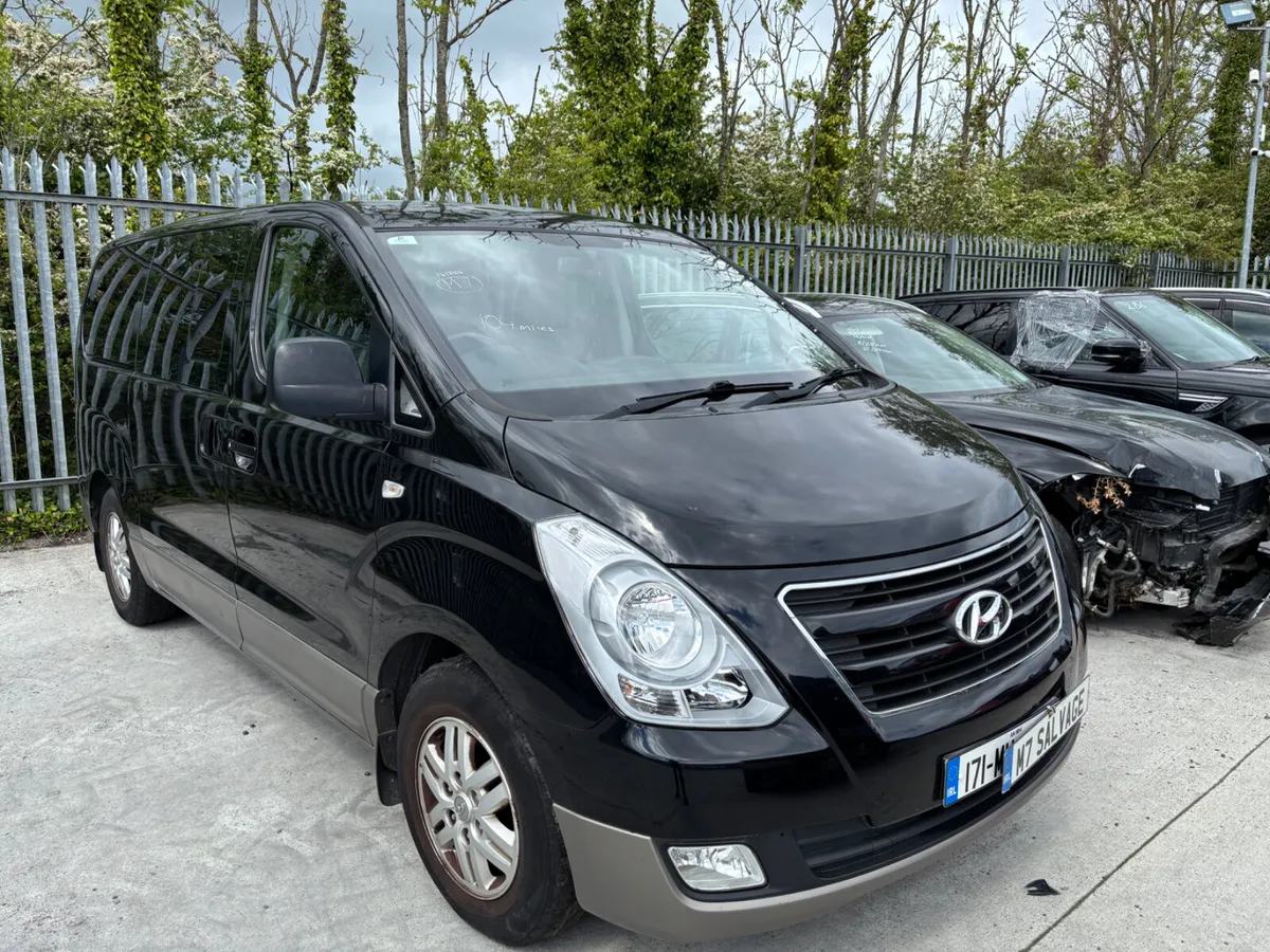 17 i800 2.5 Diesel 8 Seats 100k miles Drive home - Image 2