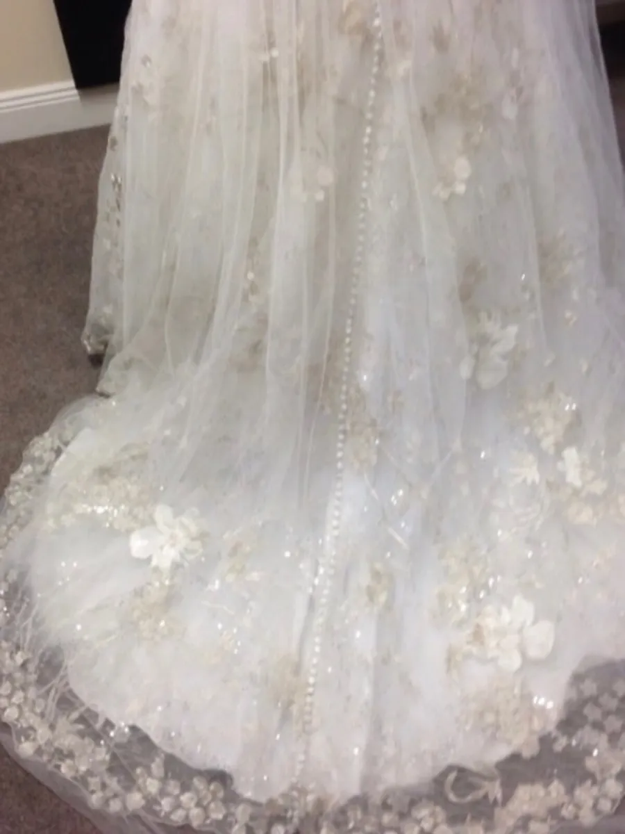 Wedding dress - Image 2