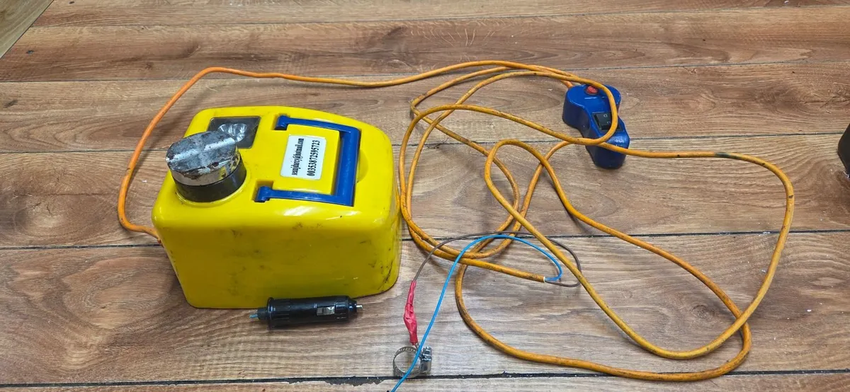 Battery car jack - Image 3