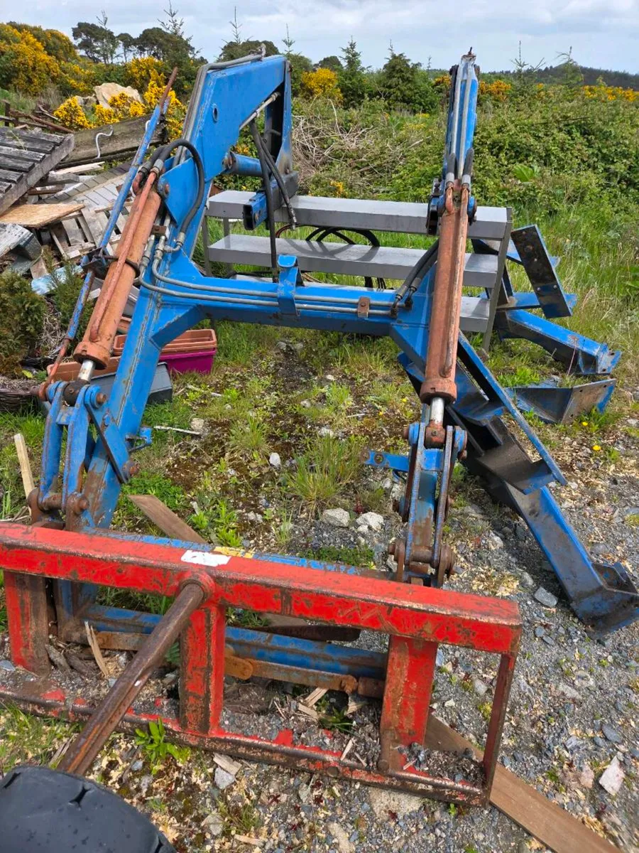 Tractor loader - Image 1