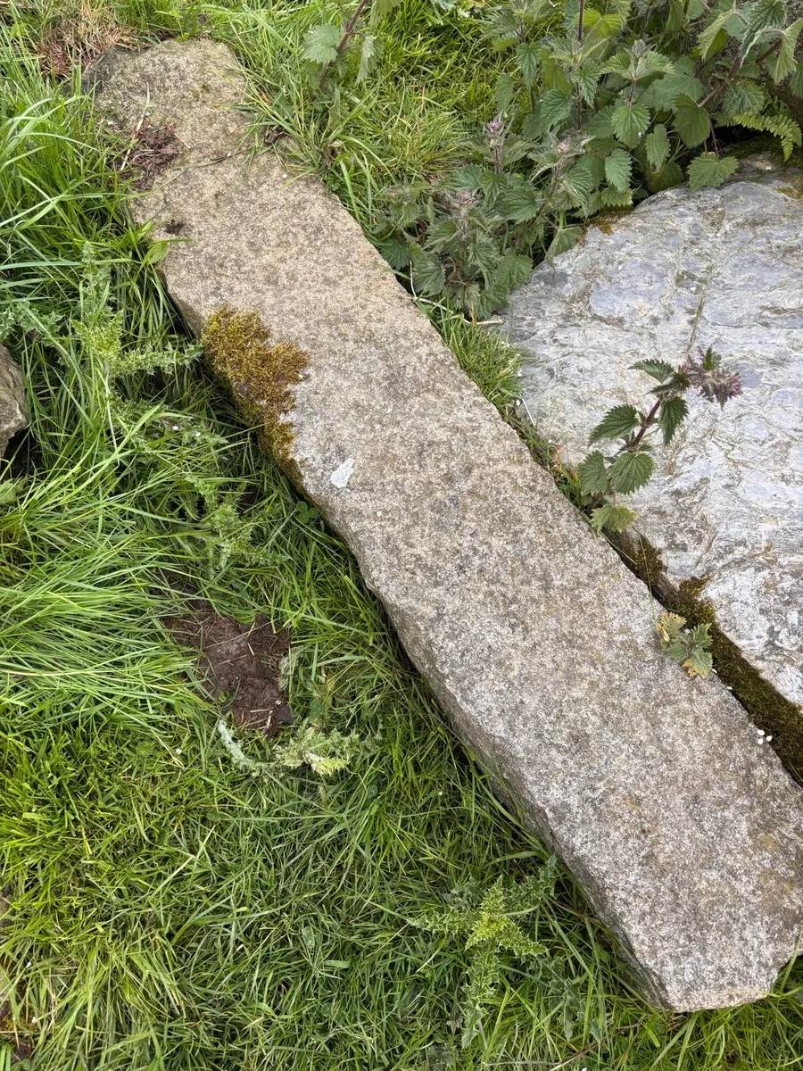 Granite post - Image 1