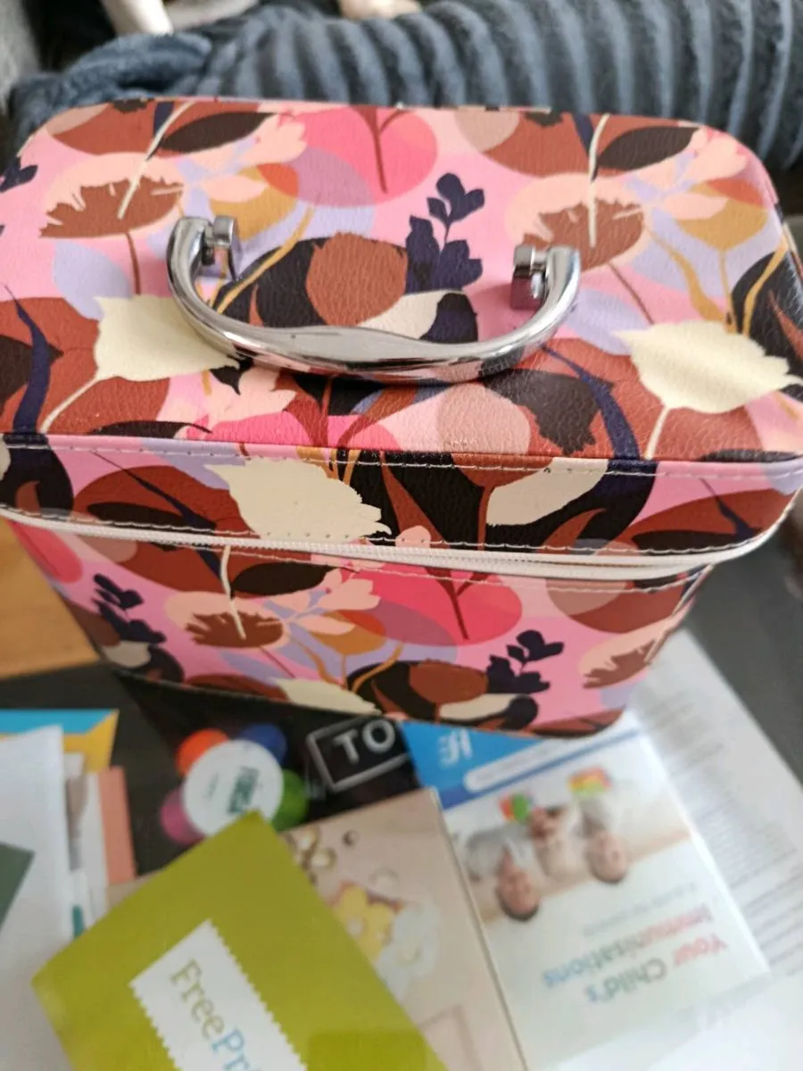 Make up box FREE - Image 1