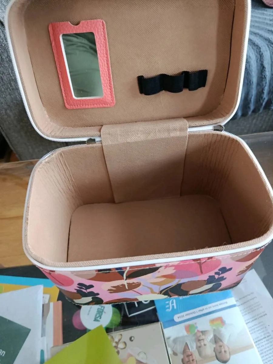 Make up box FREE - Image 2