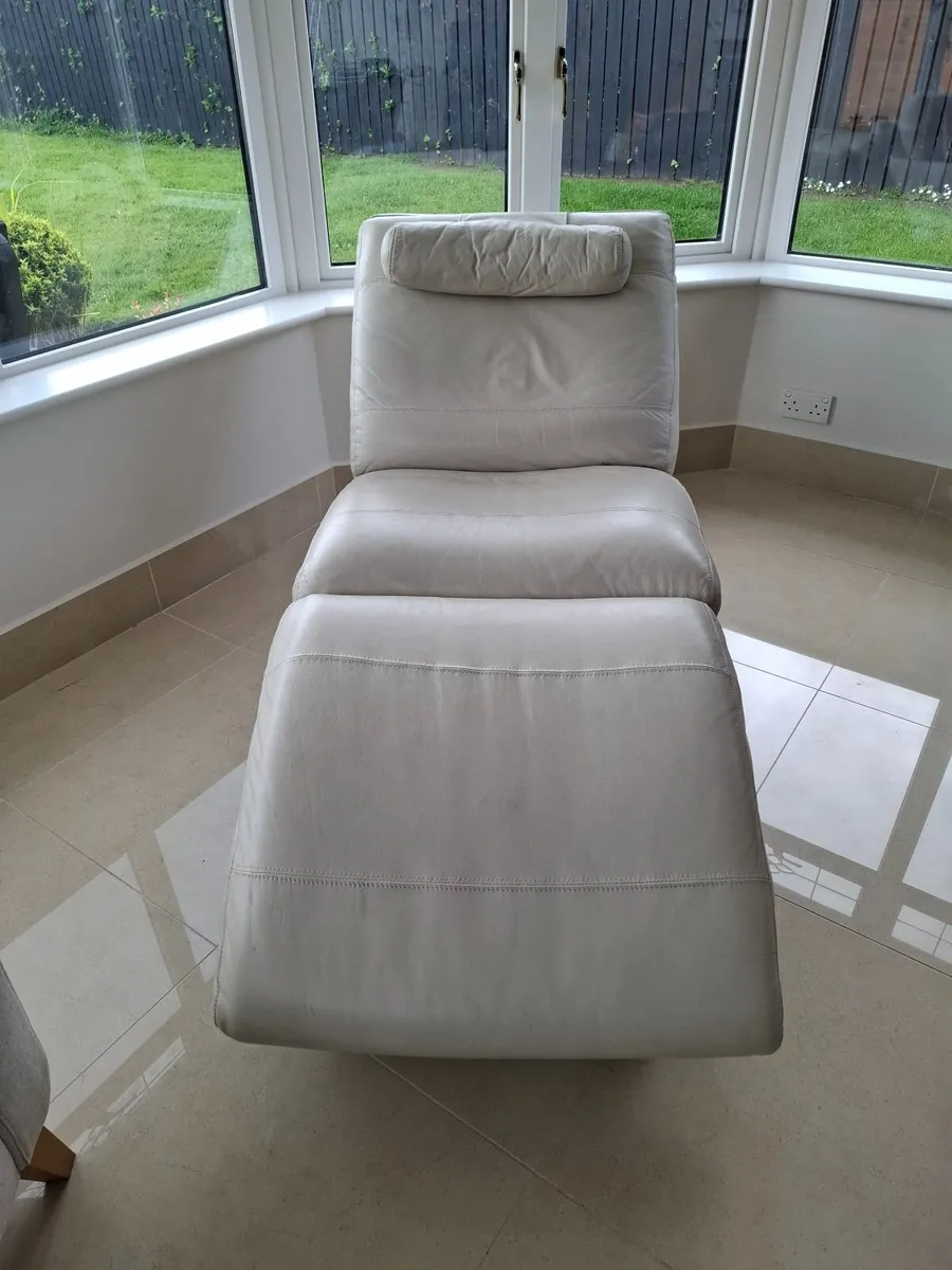 Chaise lounge
