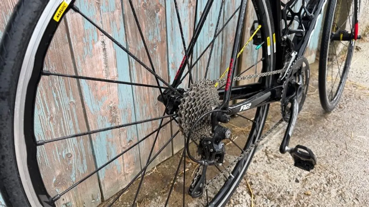 Cervelo R2 58cm carbon bike with Mavic Ksyrium Wheels - Image 4