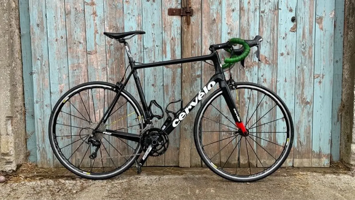 Cervelo R2 58cm carbon bike with Mavic Ksyrium Wheels - Image 1