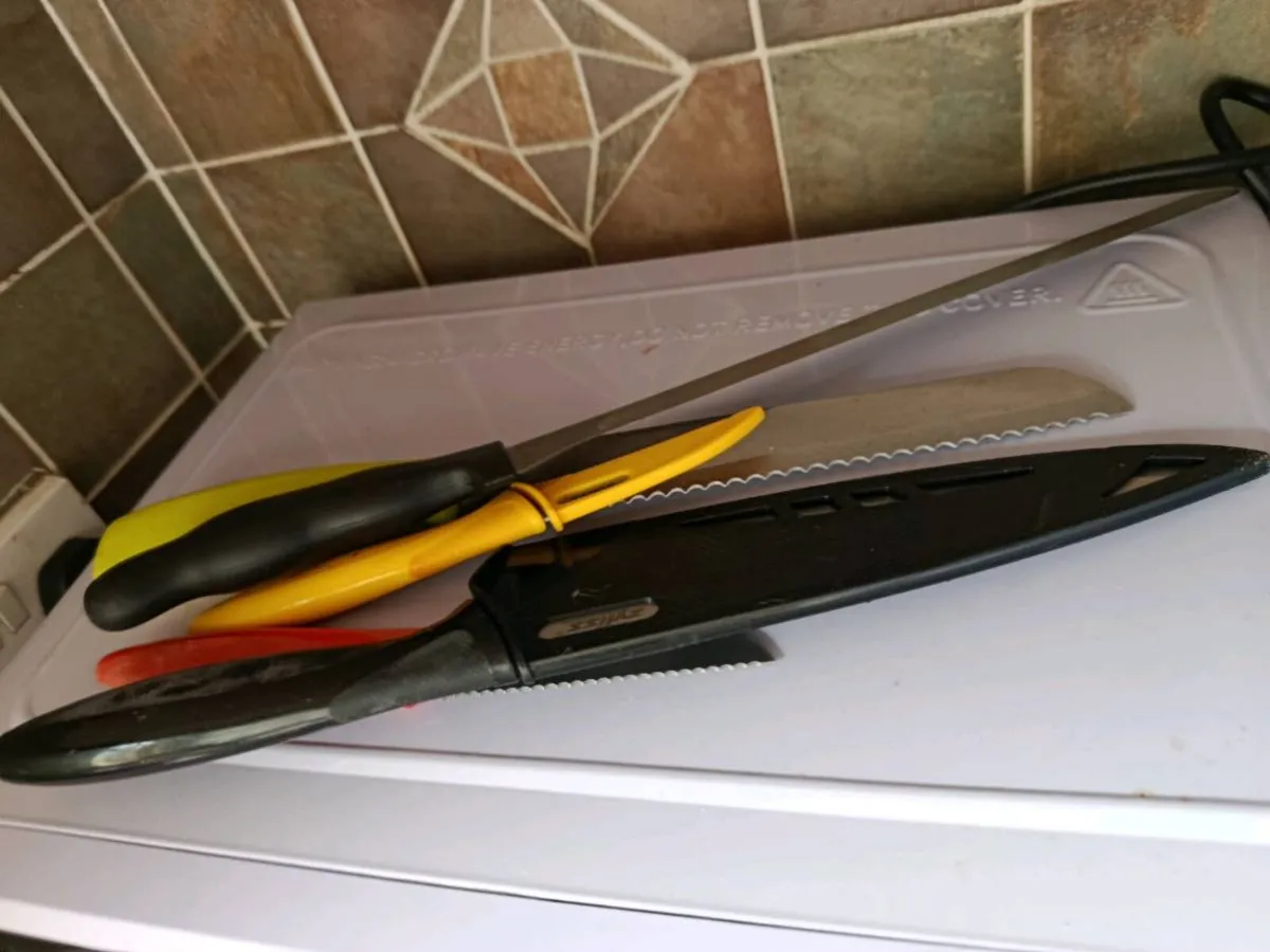 Kitchen utensils+ knives FREE - Image 2