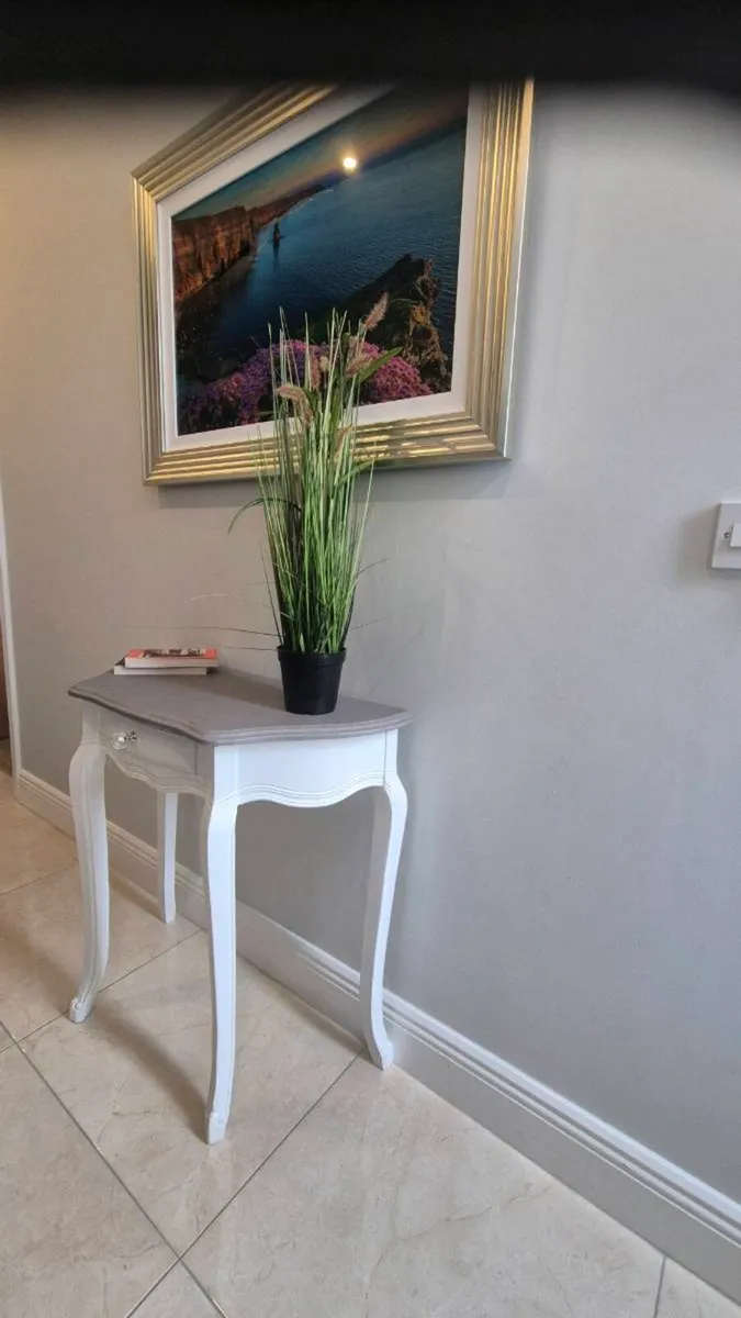 Elegant Console Table / Hall Table - Image 2