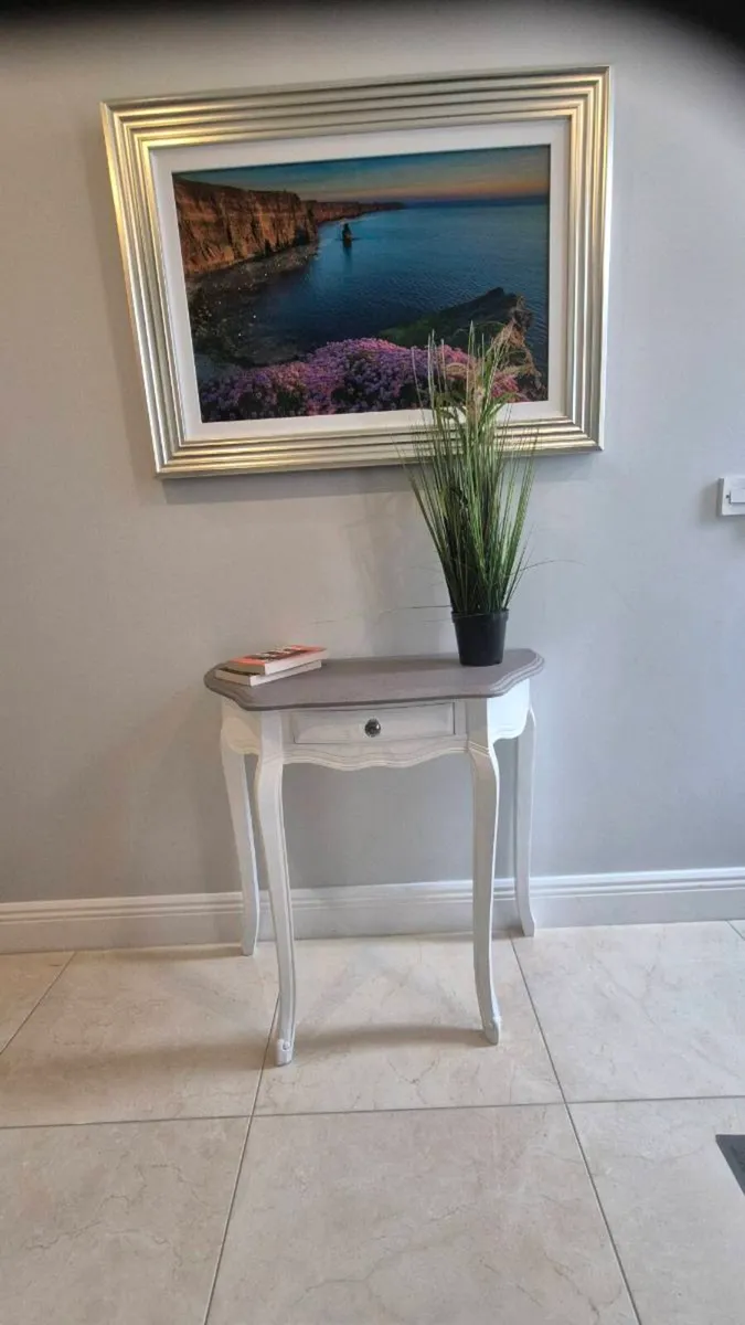 Elegant Console Table / Hall Table - Image 3