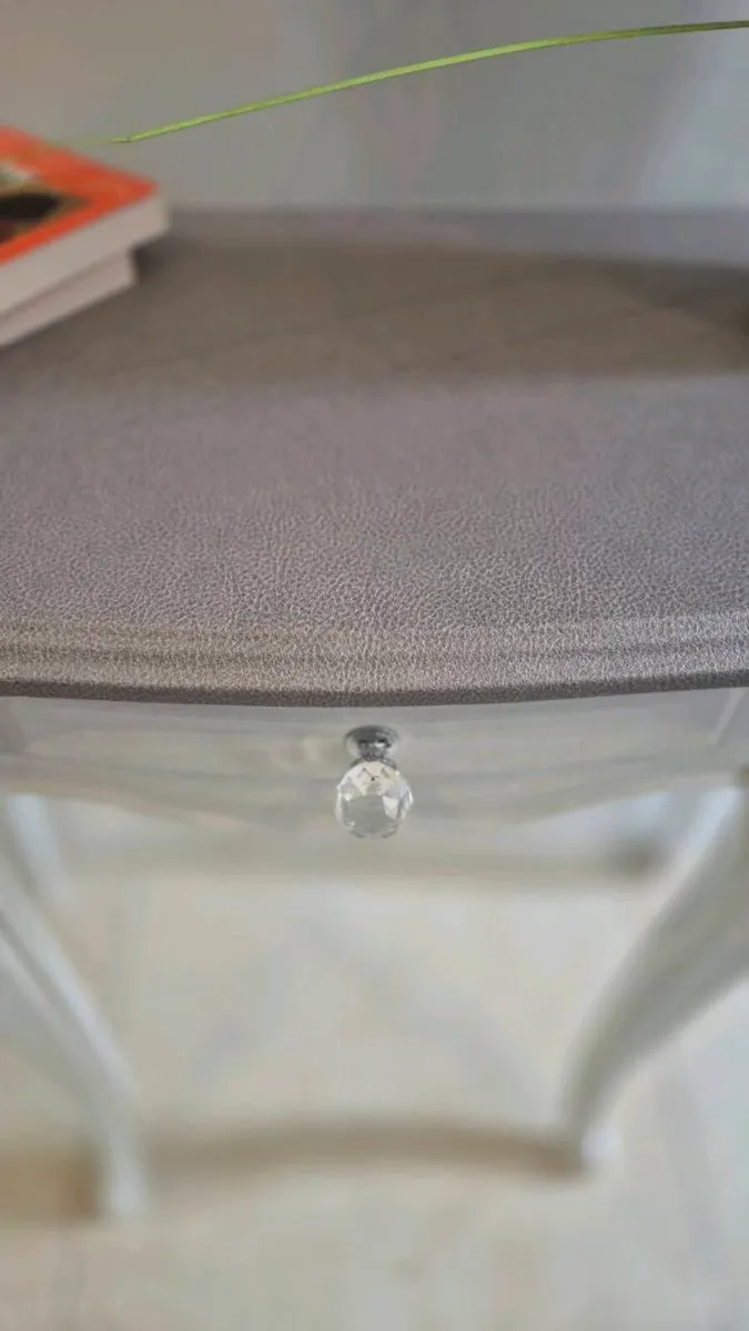 Elegant Console Table / Hall Table - Image 4