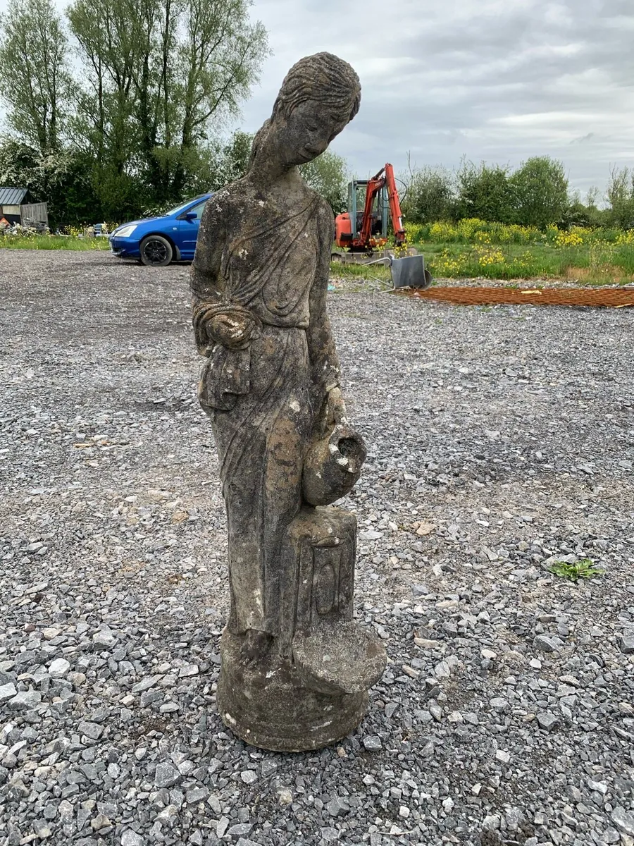 Garden statue - Image 1