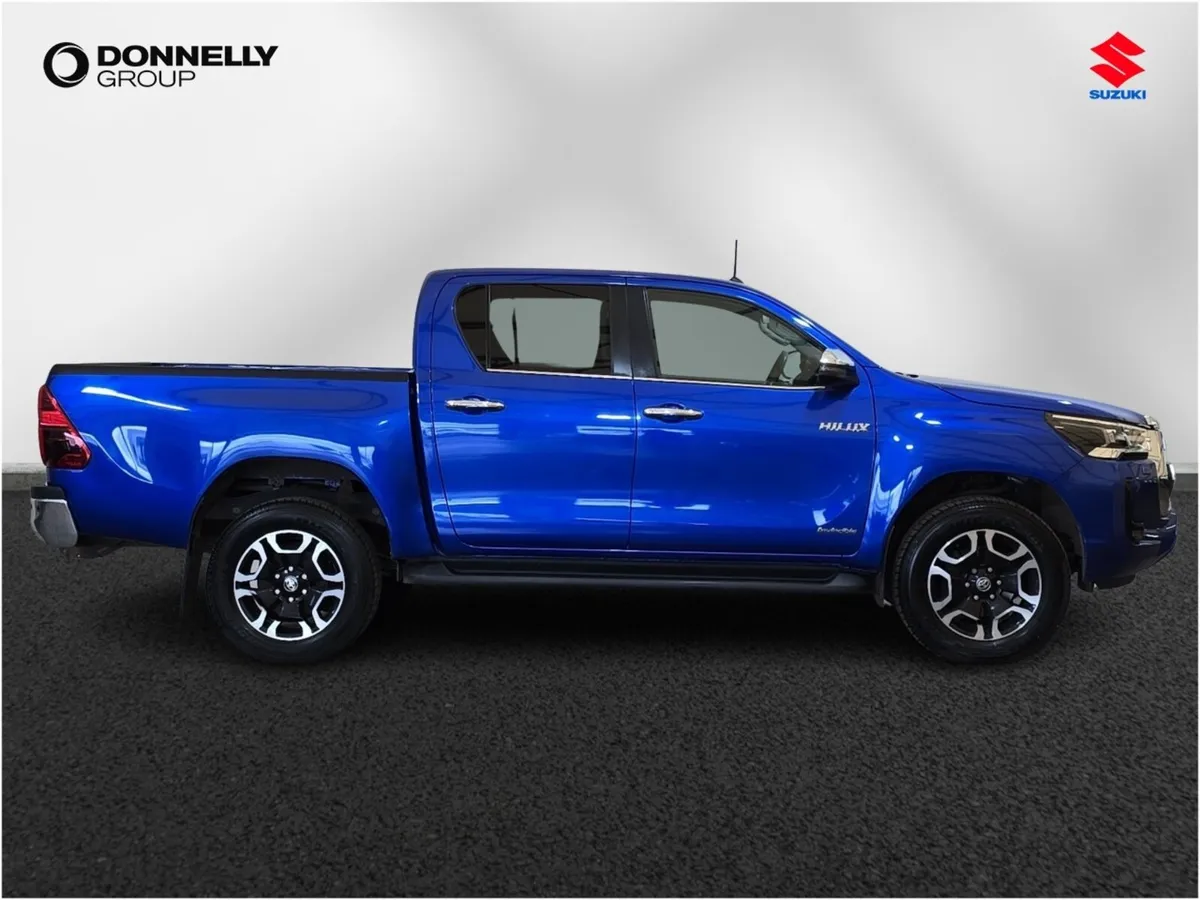 Toyota Hilux Diesel Invincible - Image 3