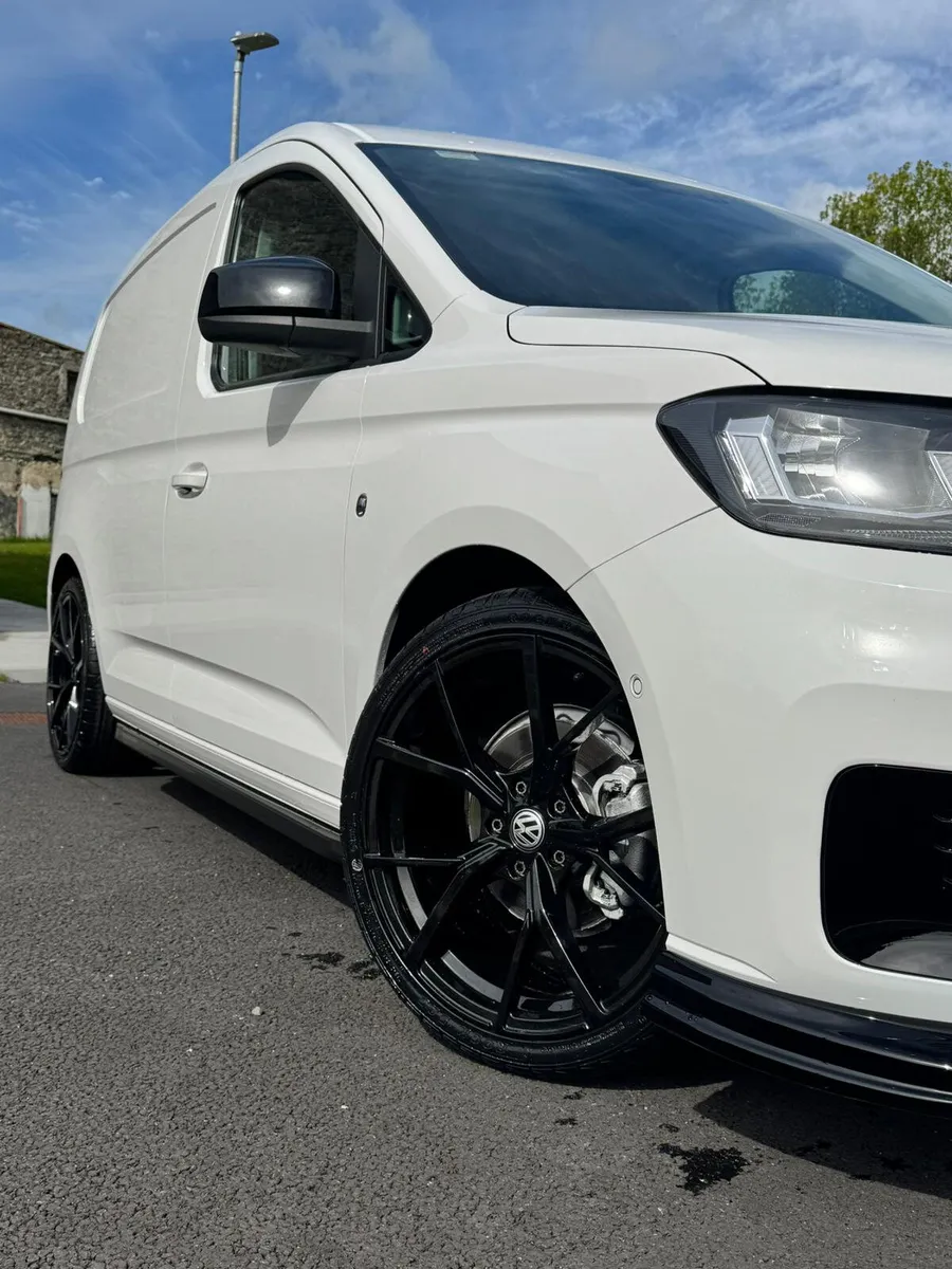 Volkswagen Caddy 2023 - Image 3