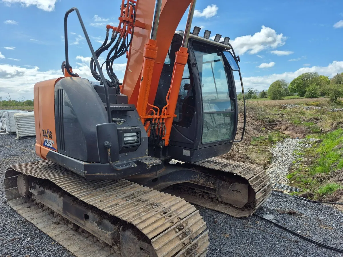 Excavator 13t - Image 1