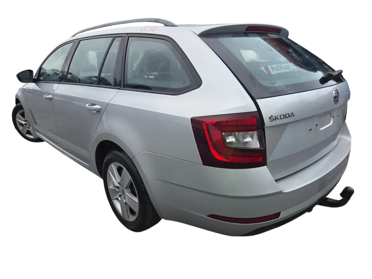 2017 SKODA OCTAVIA For Breaking/Dismantling - Image 4