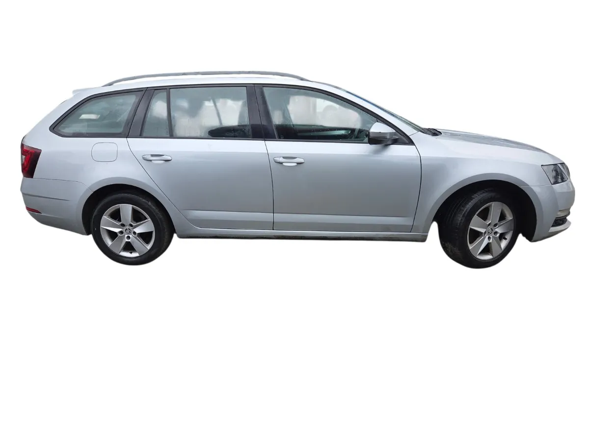 2017 SKODA OCTAVIA For Breaking/Dismantling - Image 2