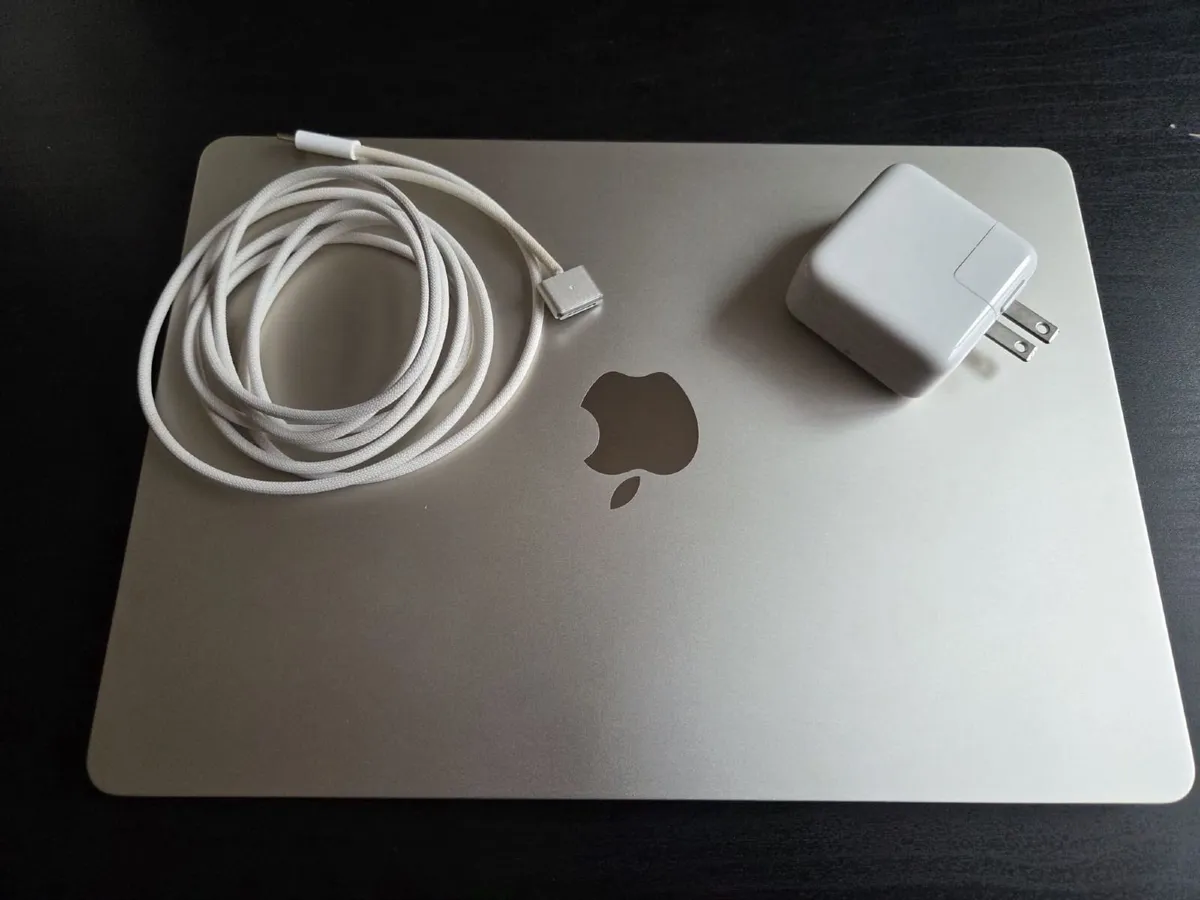 MacBook Air M2 2023 - Image 1