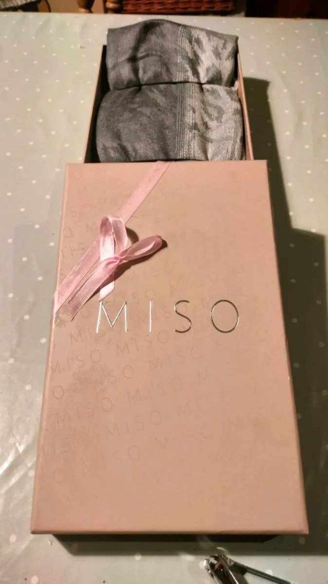 Ladies Miso scarf New in box unwanted present €12 - Image 3