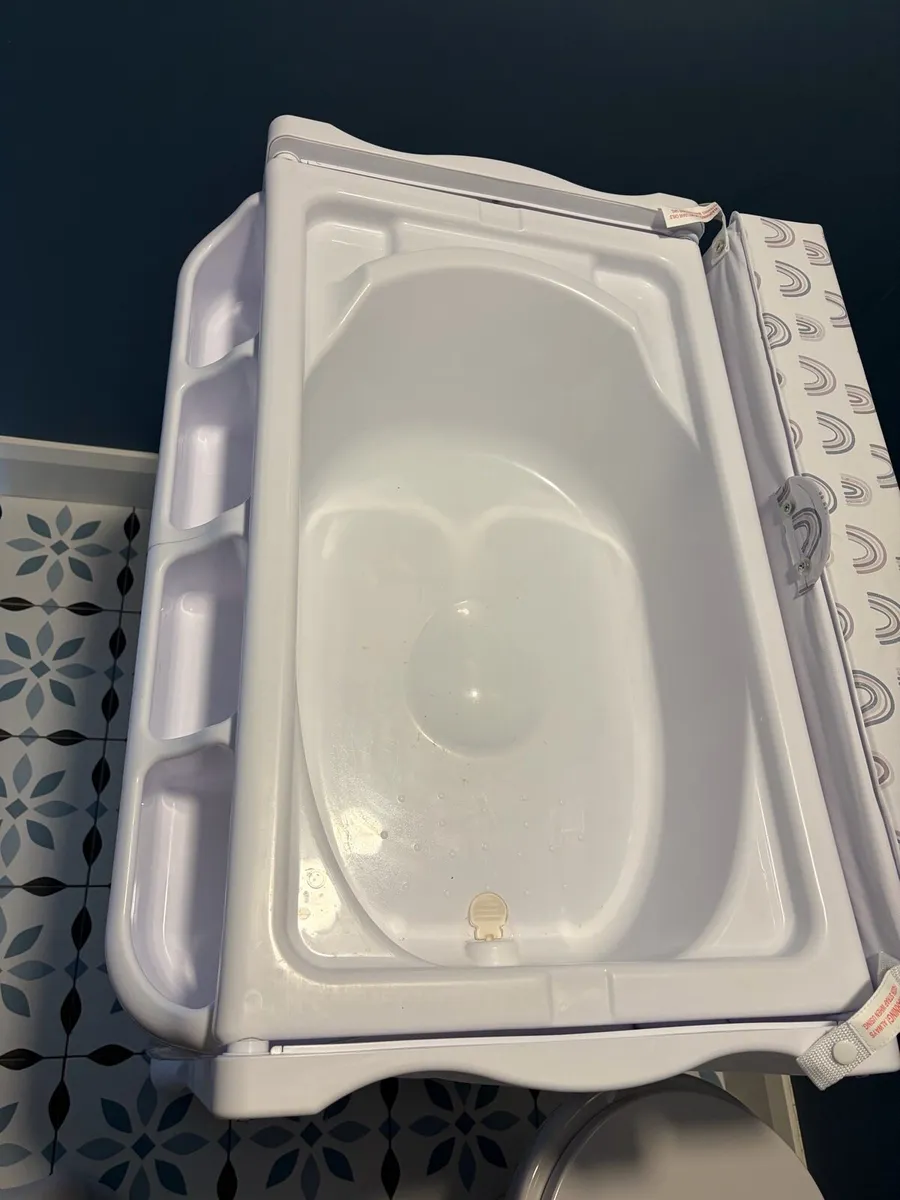 Changing table with Bath unit - Image 2