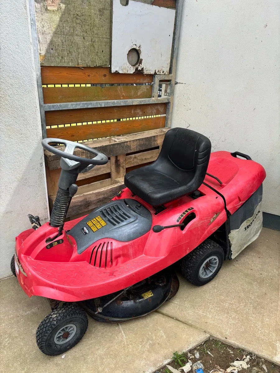 Ride on lawnmower - Image 1