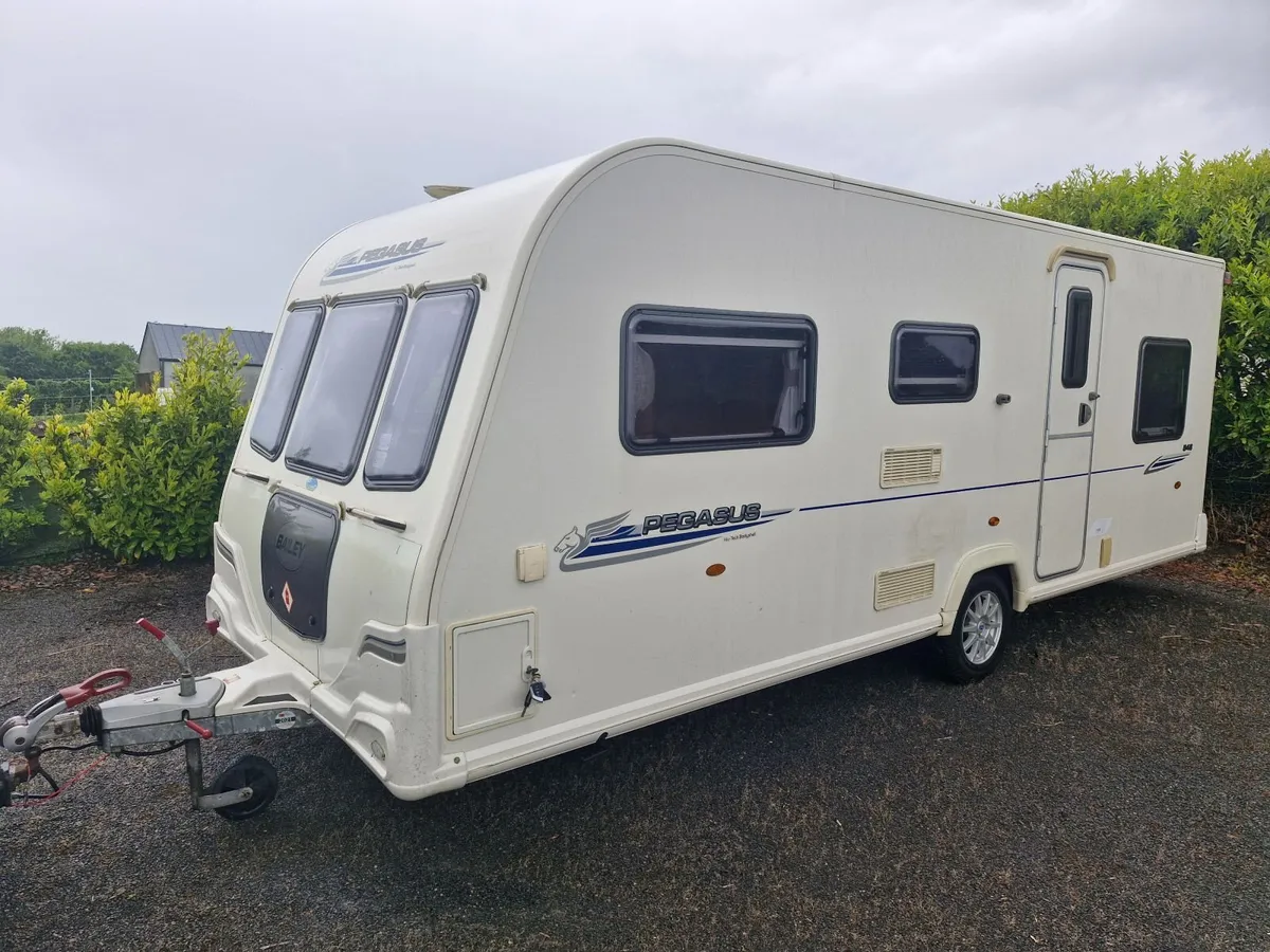 BAILEY PEGASUS 546 CARAVAN WITH AWNING - Image 2