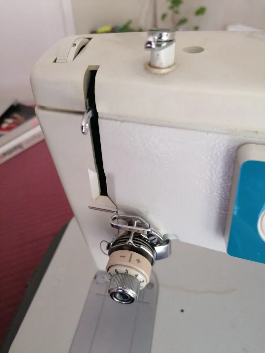Singer sewing - Image 4