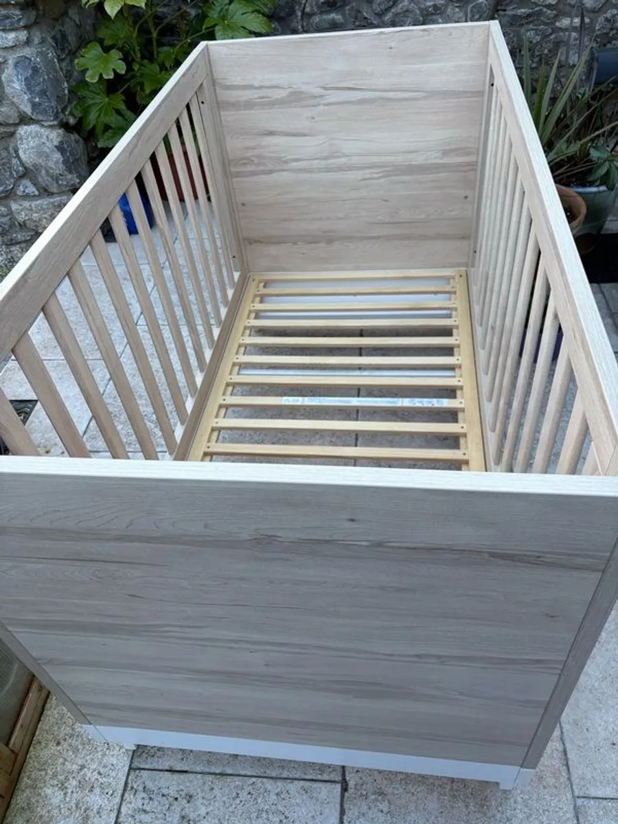 Mamas and Papas Cot-bed - Image 4