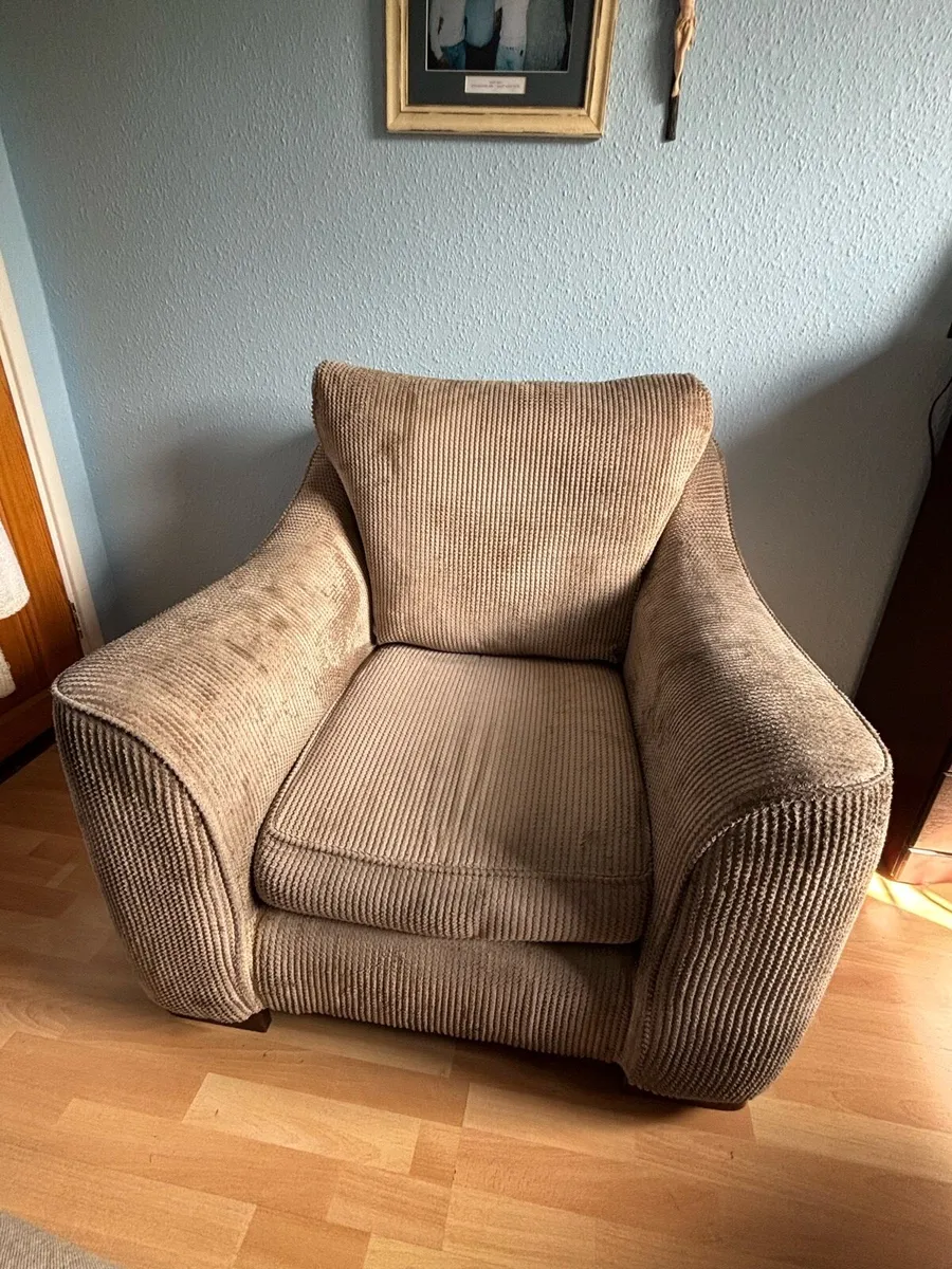 ** 💶 REDUCED, Casey’s furniture armchair ** - Image 1