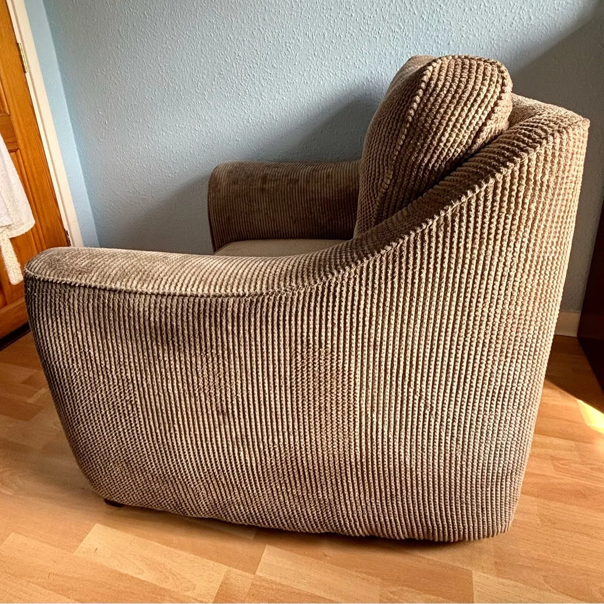 ** 💶 REDUCED, Casey’s furniture armchair ** - Image 2