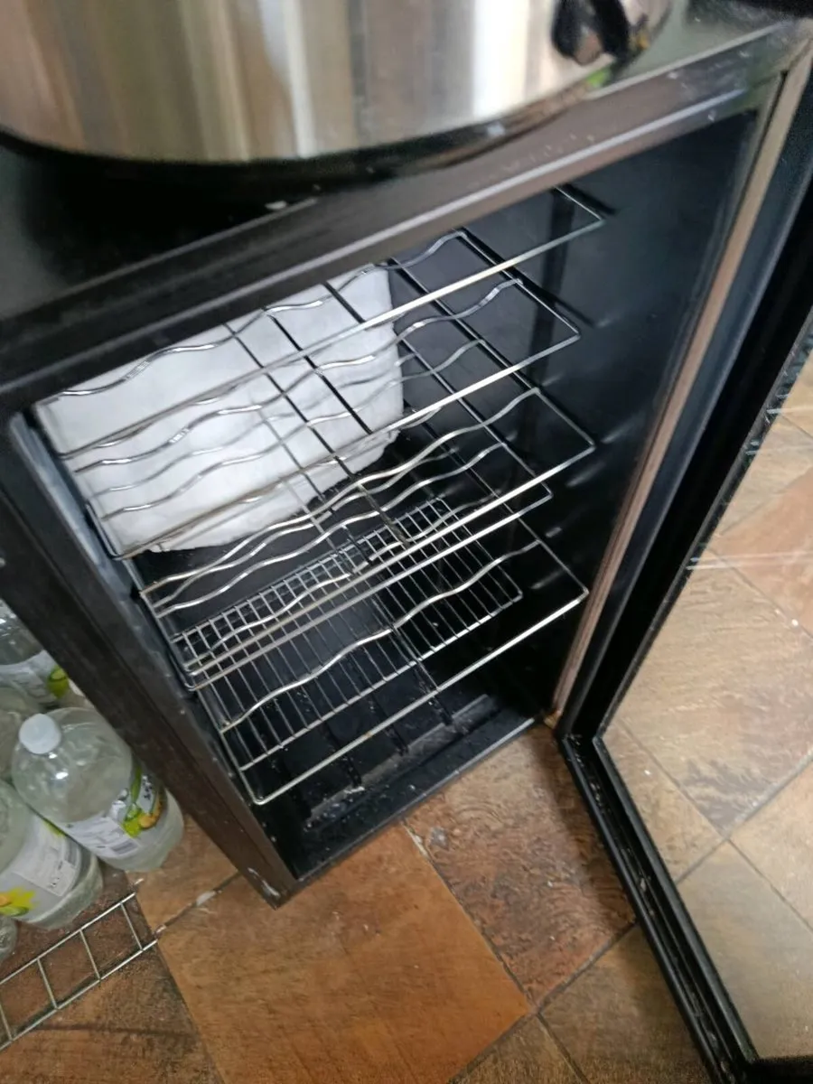 Wine chiller fridge - Image 2