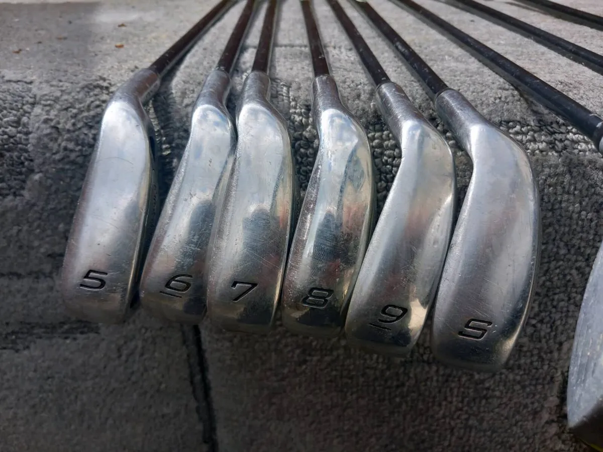 Dunlop golf clubs.  Right handed clubs. - Image 3