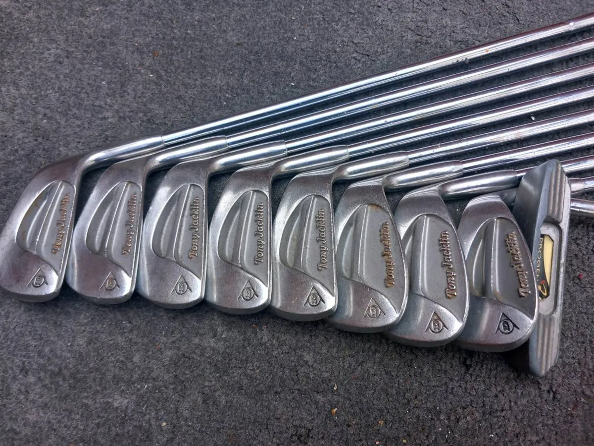Dunlop golf irons. And putter.  Right handed clubs - Image 2