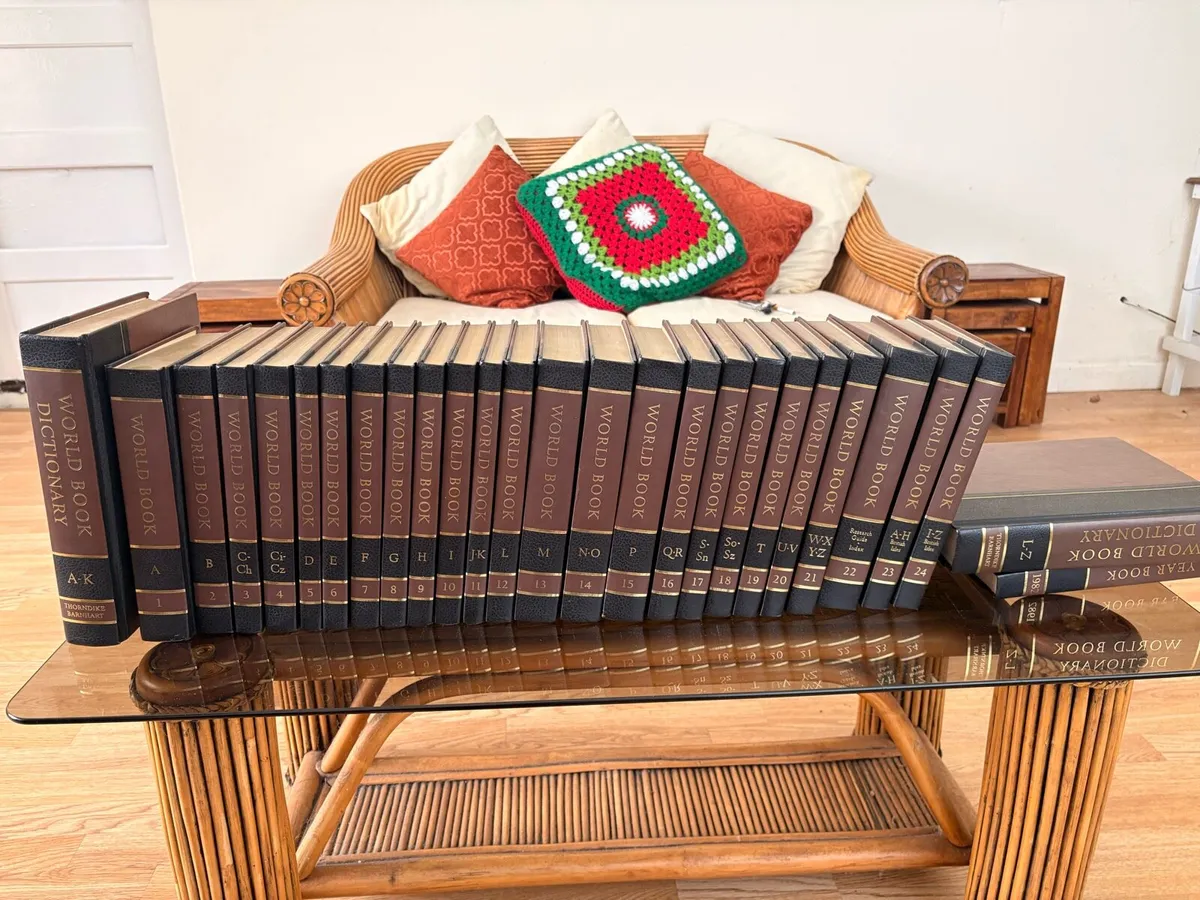 Books/Encyclopedia - Image 3