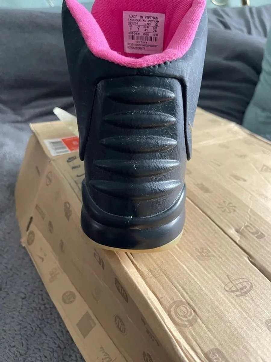 special edition trainers - Image 3