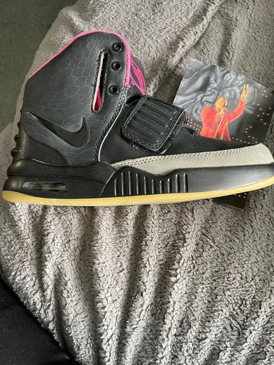 special edition trainers - Image 2