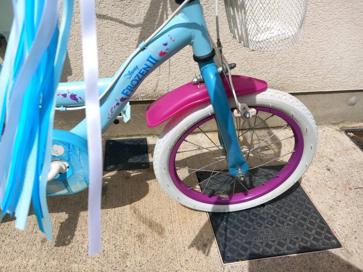 Kids frozen bike size 16 inch wheels - Image 4