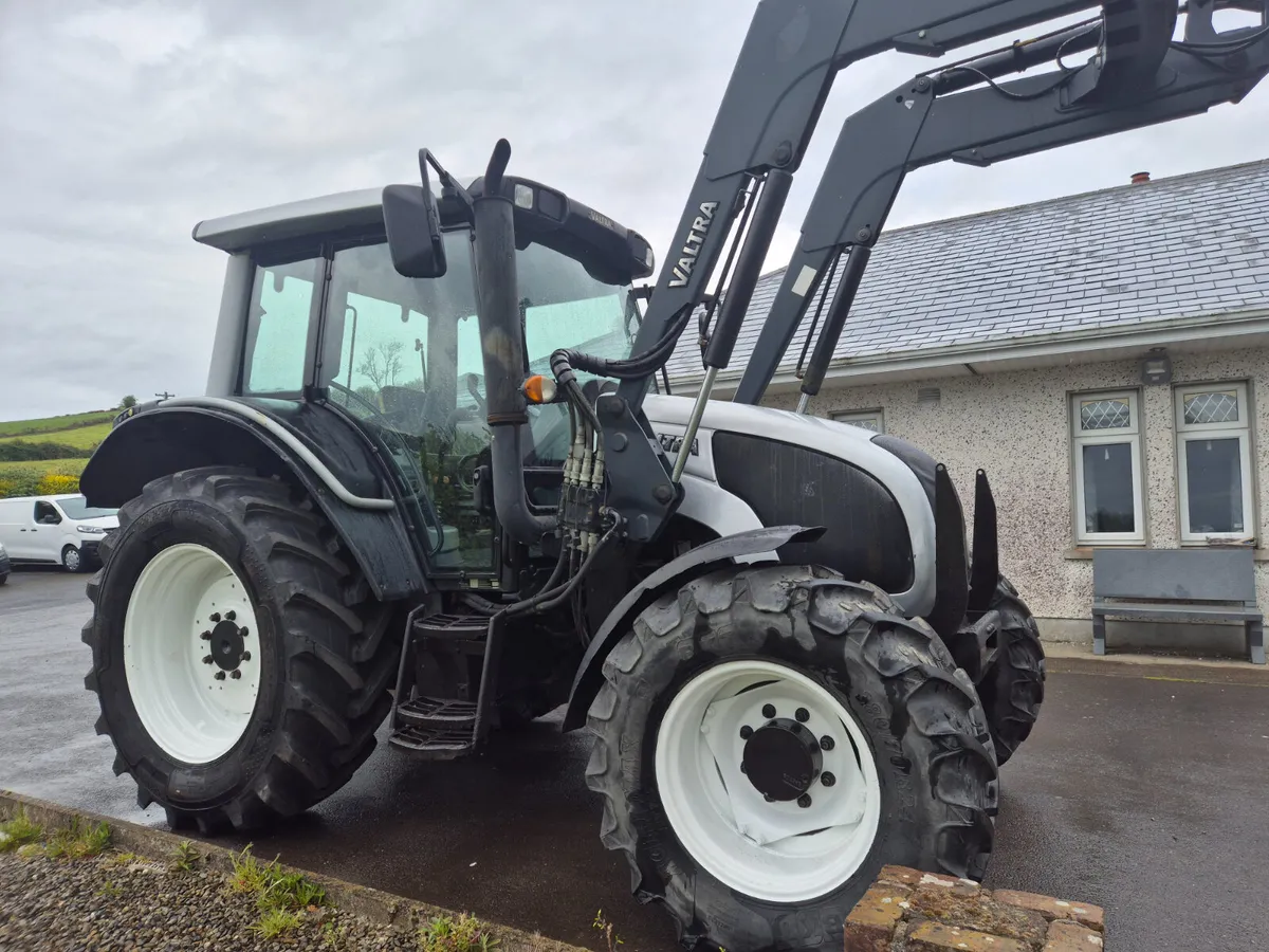VALTRA N92 TRACTOR & FRONT LOADER - Image 3