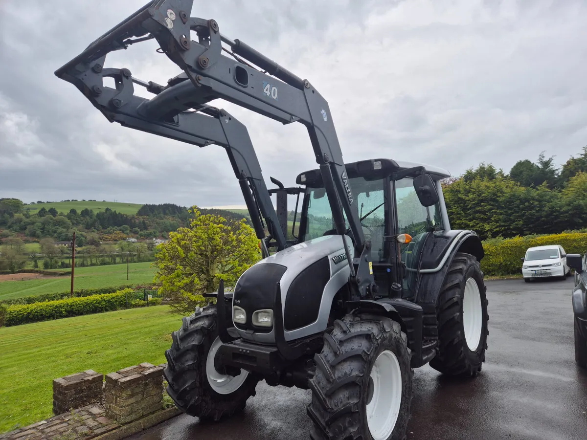 VALTRA N92 TRACTOR & FRONT LOADER - Image 1