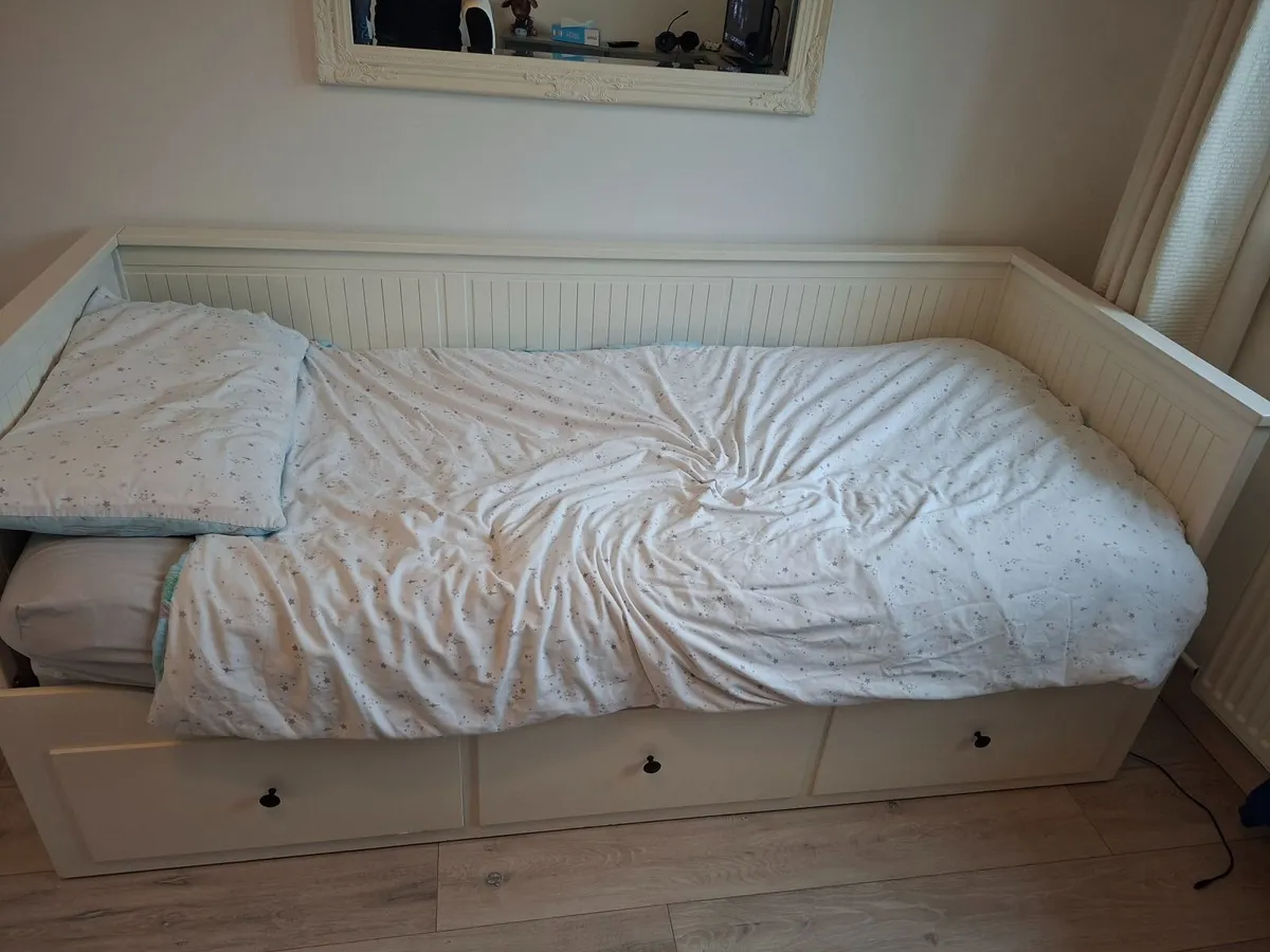 day bed - Image 2