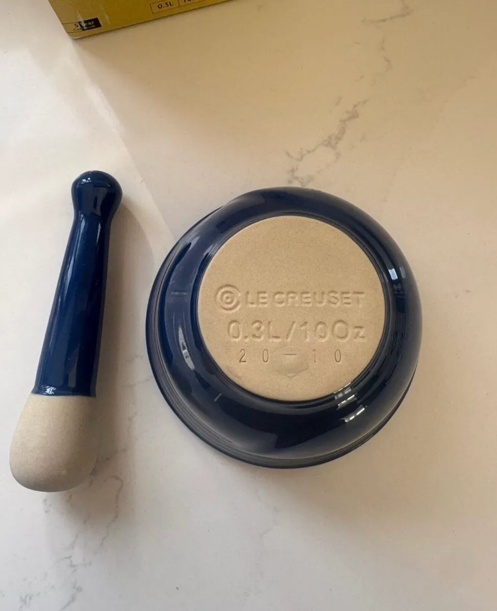 Le creuset mortar and pestle - Image 3
