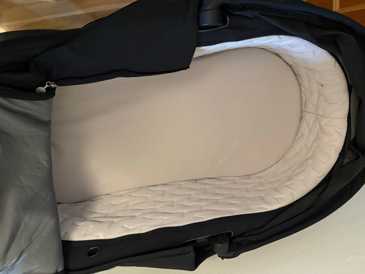 Stokke v6 xplory buggy all black - Image 2