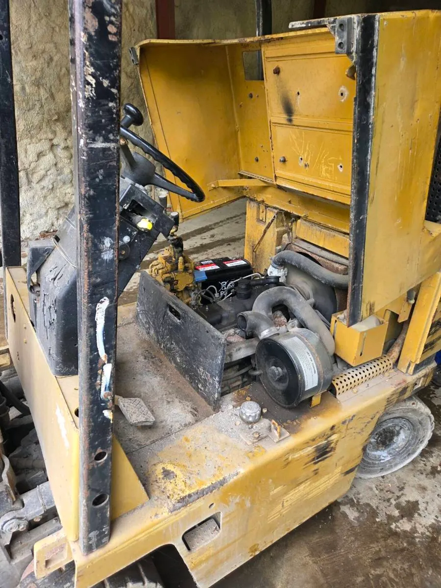 Caterpillar Forklift - Image 2