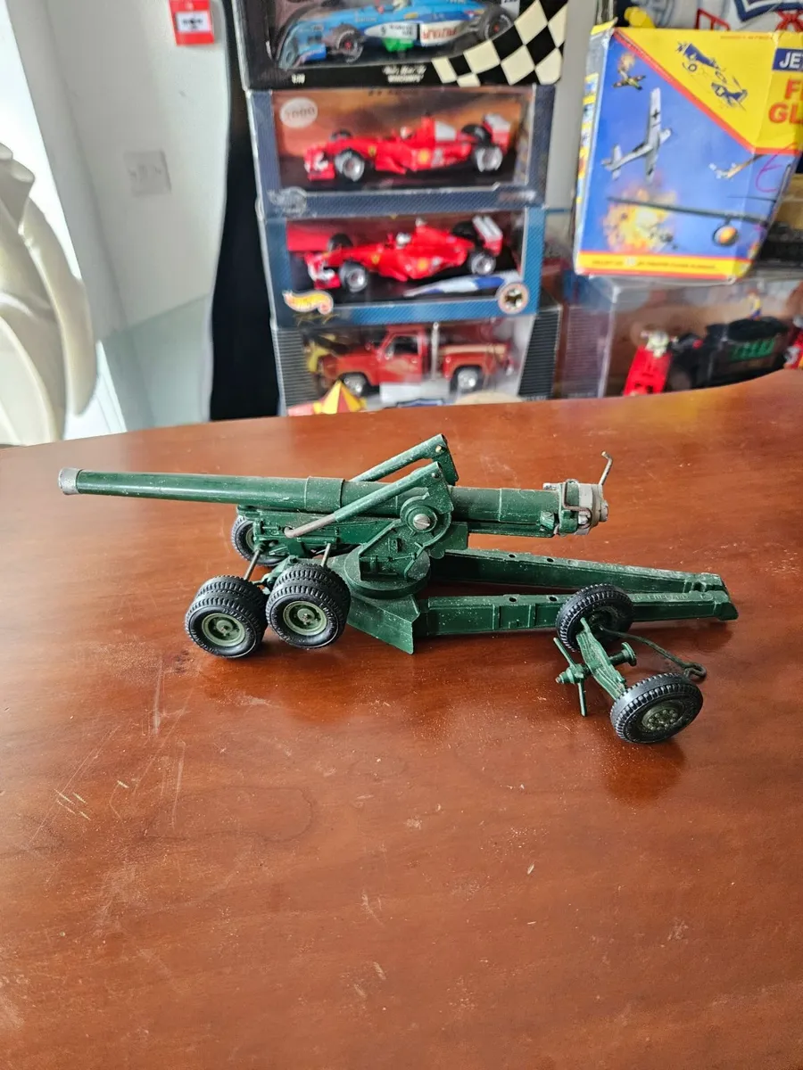 Britain's 1950's American WW2 155mm Artillery - Image 1