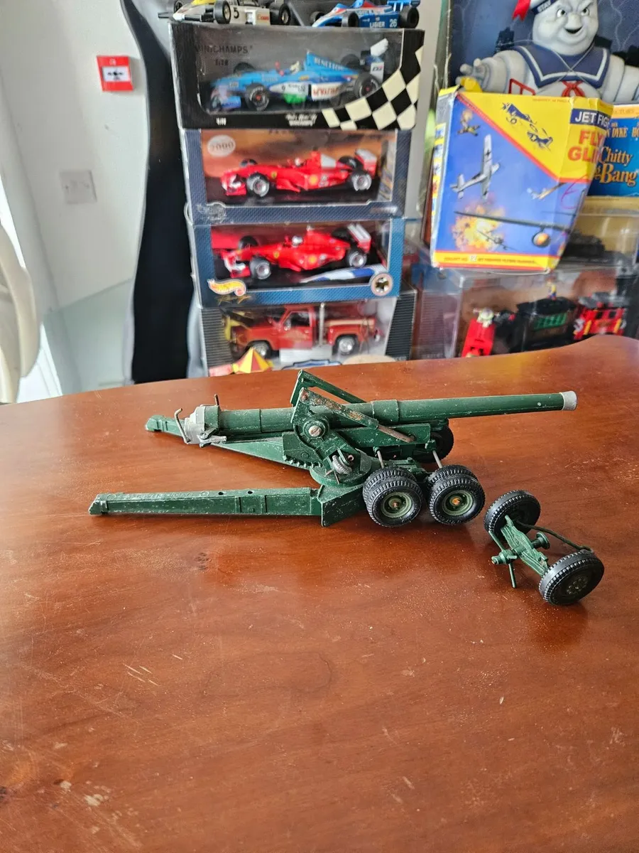Britain's 1950's American WW2 155mm Artillery - Image 2