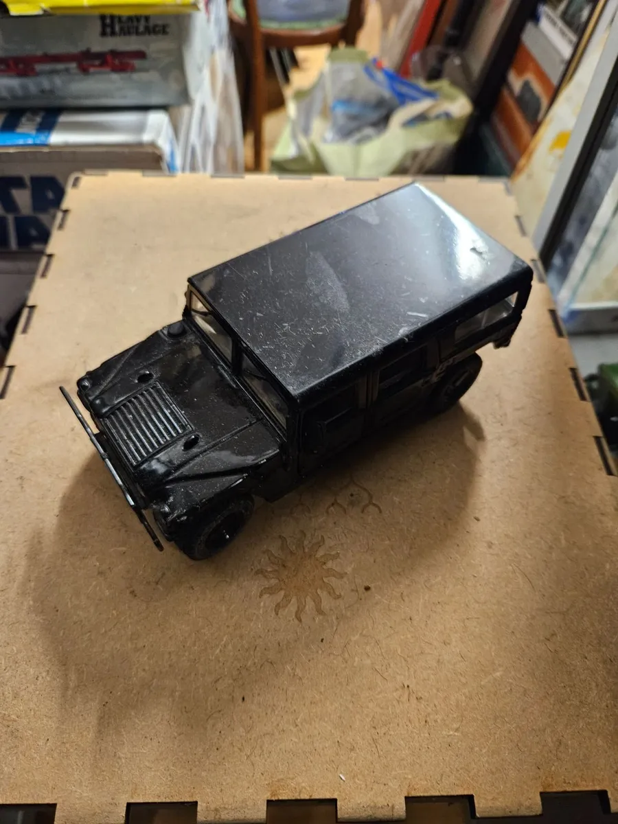 Corgi Maisto Hummer 1 24 - Image 1