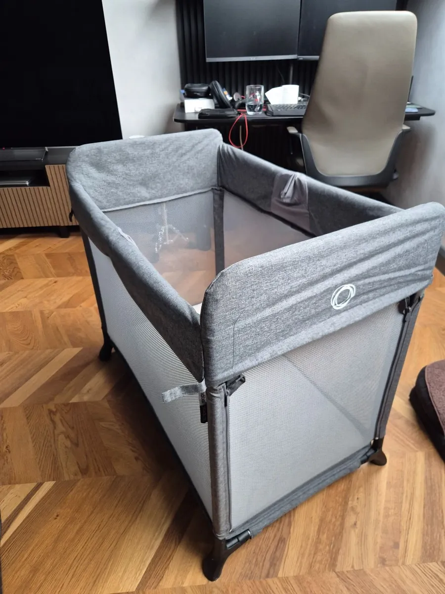 Bugaboo Stardust travel cot - Image 1