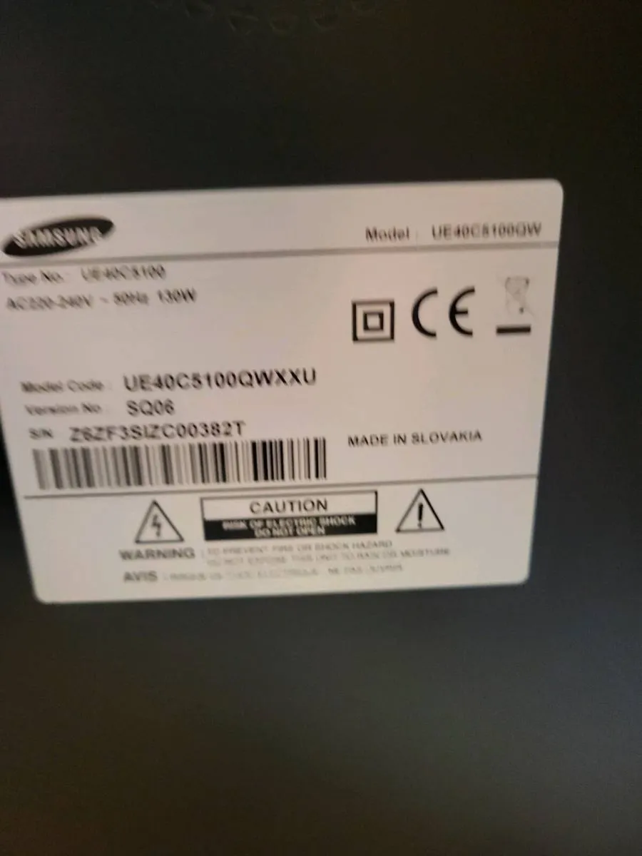 40 inch Samsung and remote - Image 4