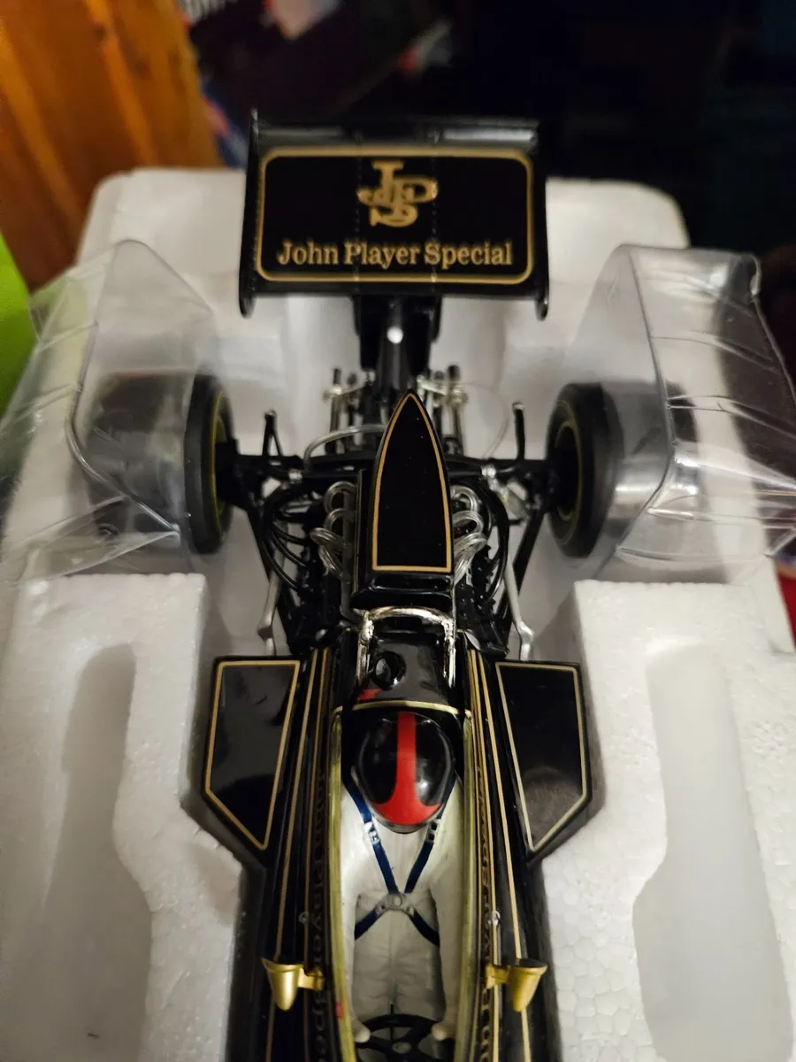 Corgi A Model JPS Formula 1 1:18 - Image 3