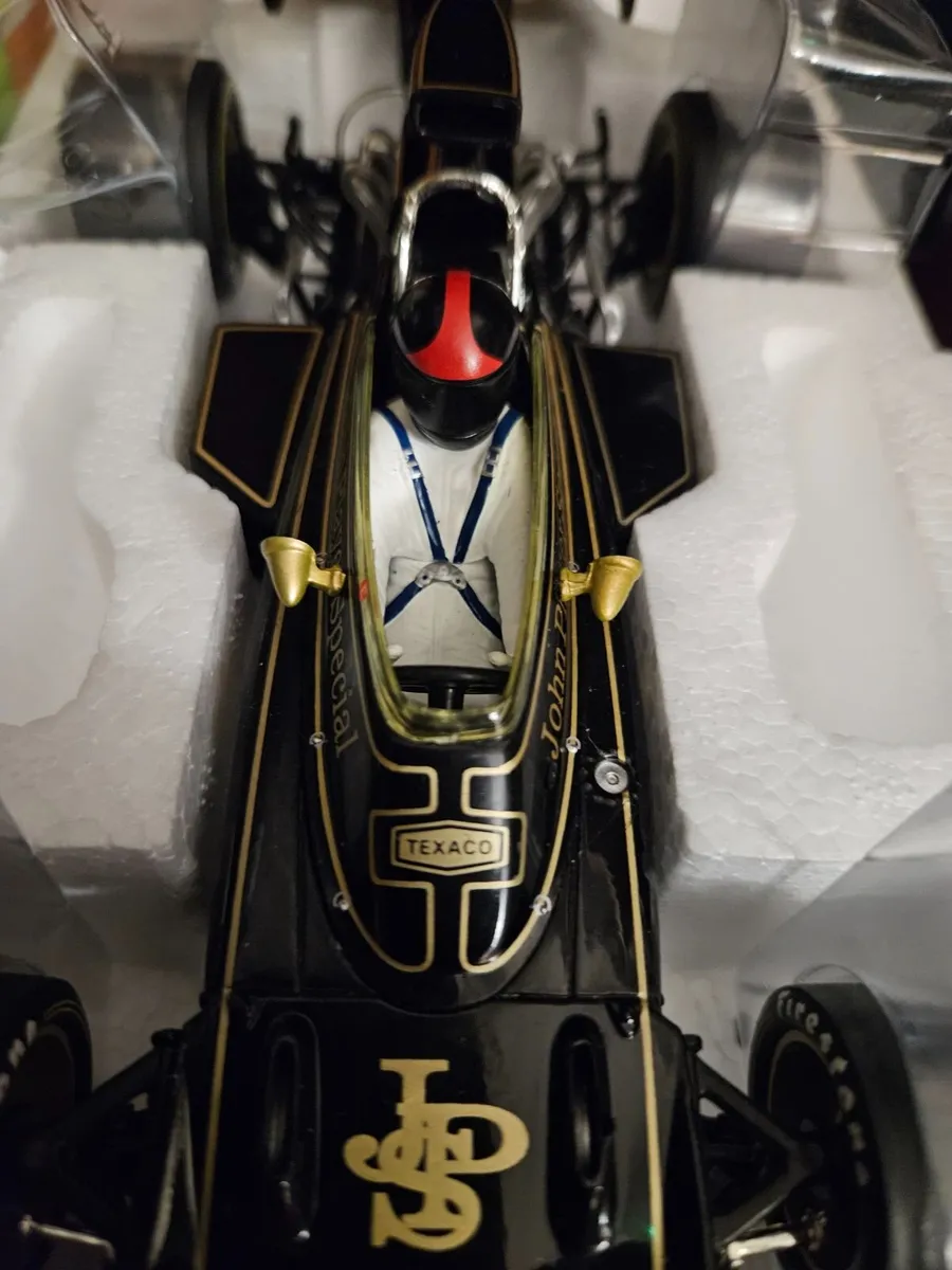 Corgi A Model JPS Formula 1 1:18 - Image 4